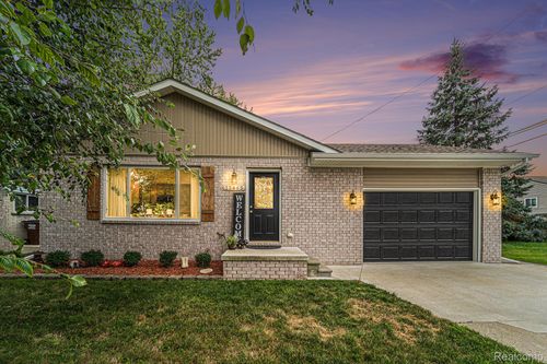 13465 Neely St, Gibraltar, MI, 48173-9553 | Card Image