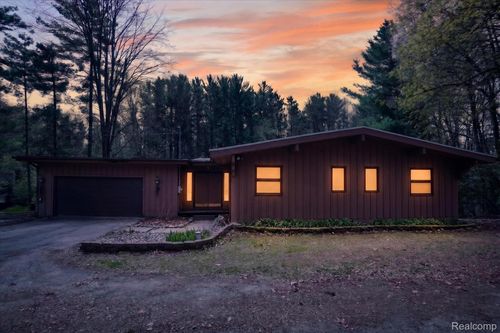 3301 Jewell Rd, Howell, MI, 48843-7933 | Card Image