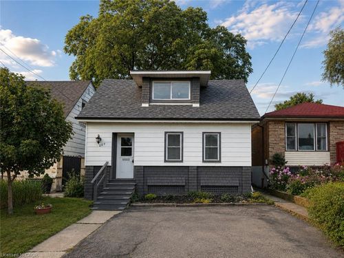 227 E 23rd St, Hamilton, ON, L8V2X2 | Card Image