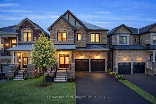 669 Newlove St, Innisfil, ON, L9S0R9 | Card Image