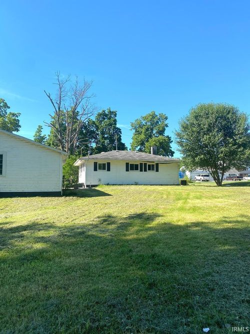 365 E Franklin St, Lyons, IN, 47443-7229 | Card Image
