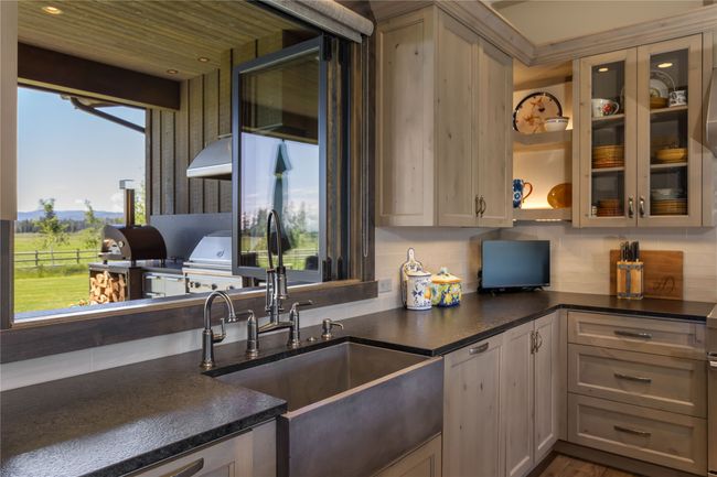 Kitchen 3 - Pass-thru Window | Image 33