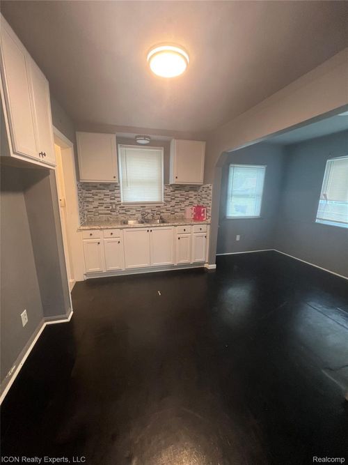 20236 Barlow St, Detroit, MI, 48205-1037 | Card Image