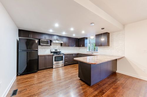 8008 Ash St, Richmond, BC, V6Y3H8 | Card Image