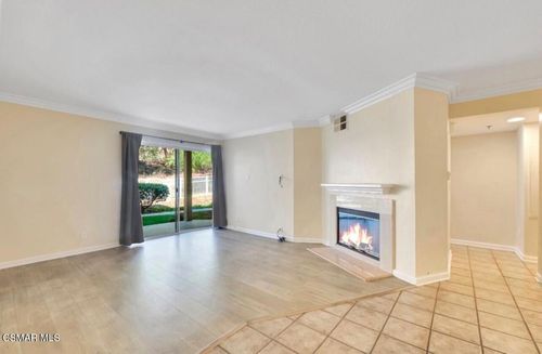 211-5805 Oak Bend Ln, Oak Park, CA, 91377-5609 | Card Image