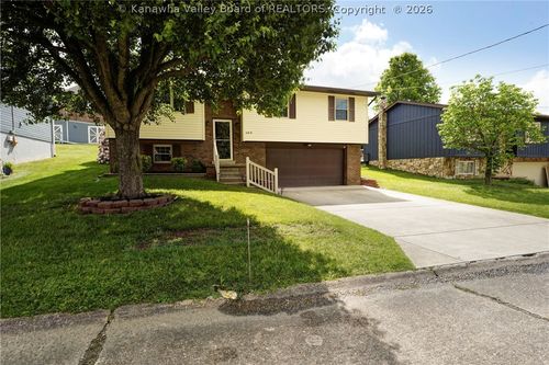 166 Timberlake Cir, Scott Depot, WV, 25560-9401 | Card Image