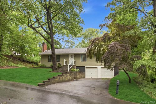 15 Seaside Ave, Sound Beach, NY, 11789-2822 | Card Image