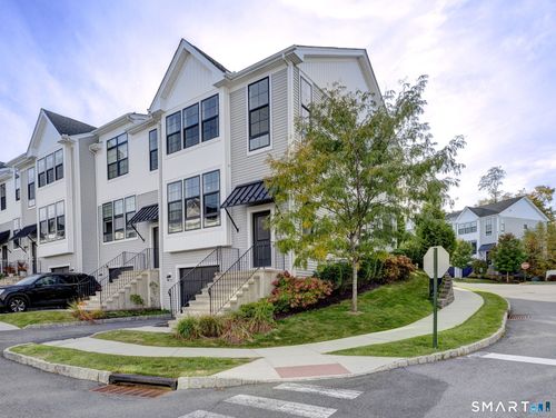 120-1 W Cross Trl, Danbury, CT, 06810-1520 | Card Image