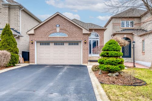 236 Sylwood Cres, Maple, ON, L6A2P9 | Card Image