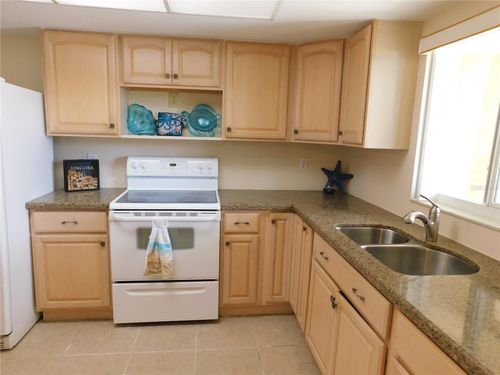 k101-3500 Lake Bayshore Dr, Bradenton, FL, 34205-5147 | Card Image