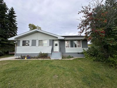 10318 103 Ave, House detached with 4 bedrooms, 1 bathrooms and 1 parking in Lac La Biche AB | Image 2