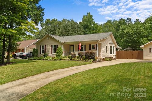 2224 Pinebrook Cir, Charlotte, NC, 28208-2435 | Card Image