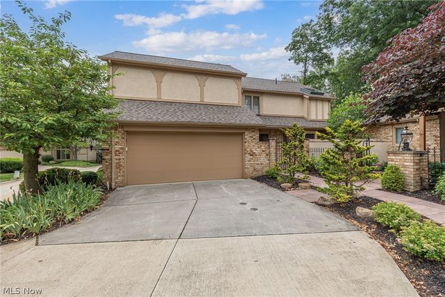 23261 Pheasant Lane, Condo with 3 bedrooms, 2 bathrooms and null parking in Westlake OH | Image 2