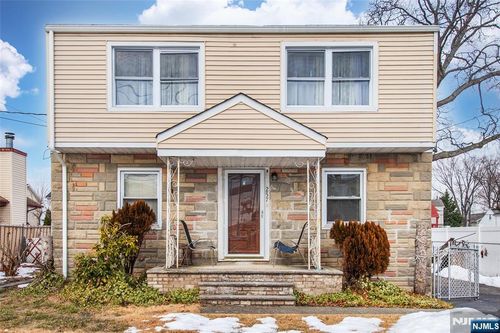 257 Floral Ln, Saddle Brook, NJ, 07663-5044 | Card Image