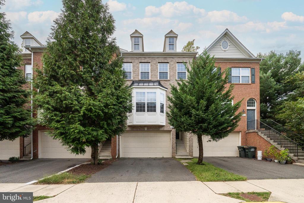 English Holly Dr, Fairfax, VA 22030