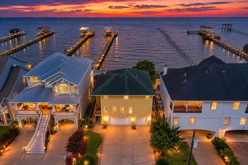 804 Bay Ave, Kemah, TX, 77565-2971 | Card Image