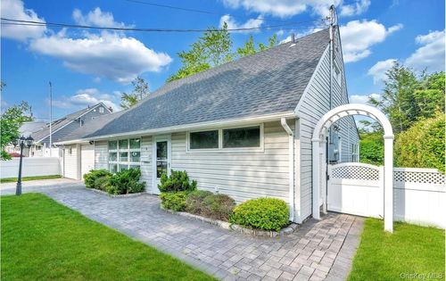 6 Arizona Ave, Syosset, NY, 11791-3127 | Card Image