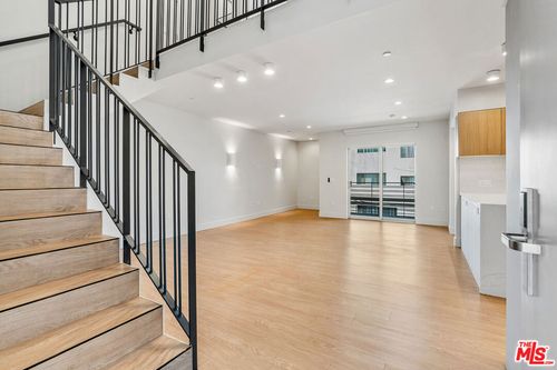 302-11837 Mayfield Ave, Los Angeles, CA, 90049-5856 | Card Image