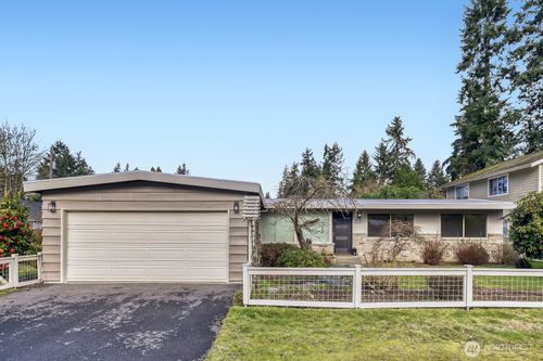 15704 Interlake Ave N, Shoreline, WA, 98133-5737 | Card Image