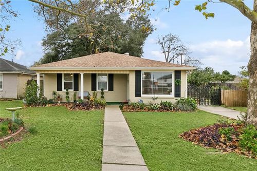 8516 Livingston Ave, Chalmette, LA, 70043-4432 | Card Image