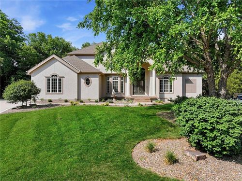 469 Nw Riven Rock Place, Lee's Summit, MO, 64081 | Card Image