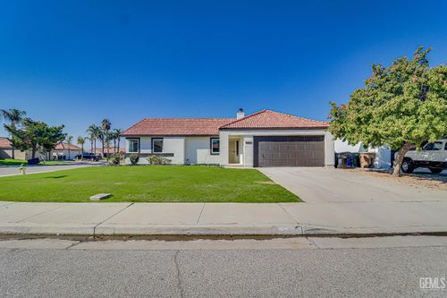 624 Rio Bonita St, Bakersfield, CA, 93306-6952 | Card Image