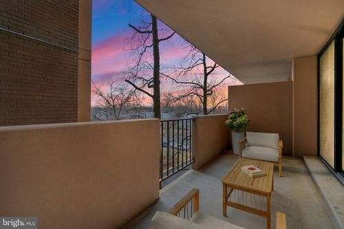 apt-303-4141 N Henderson Rd, ARLINGTON, VA, 22203-2415 | Card Image
