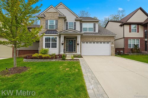 4953 W Stonegate Cir, Lake Orion, MI, 48359-1404 | Card Image