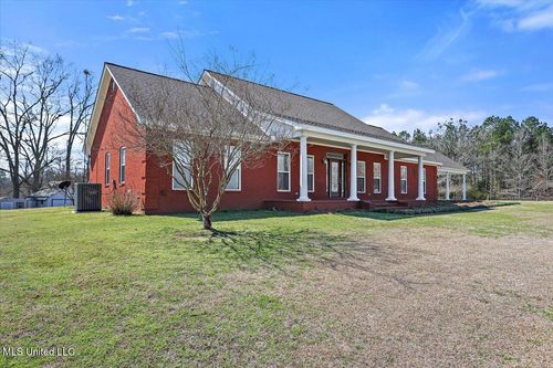 2099 E Franklin St, Carthage, MS, 39051-7567 | Card Image