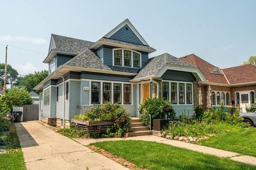 4233 N Larkin St, Shorewood, WI, 53211-1558 | Card Image