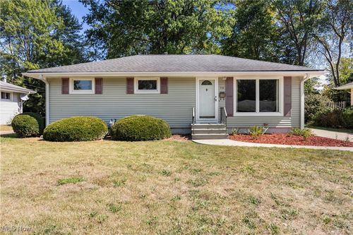 715 Clemens Ave, Elyria, OH, 44035-3223 | Card Image