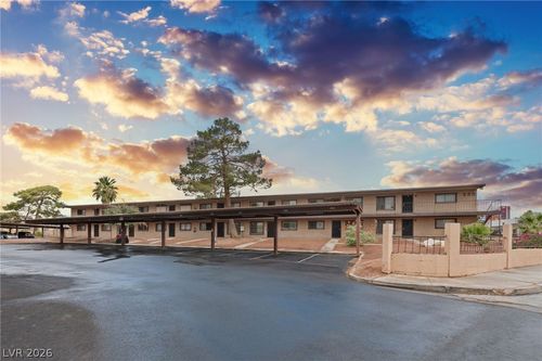9-555 S Royal Crest Cir, Las Vegas, NV, 89169-3887 | Card Image