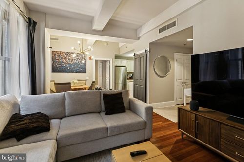 8i-1500 Chestnut St, PHILADELPHIA, PA, 19102-2744 | Card Image