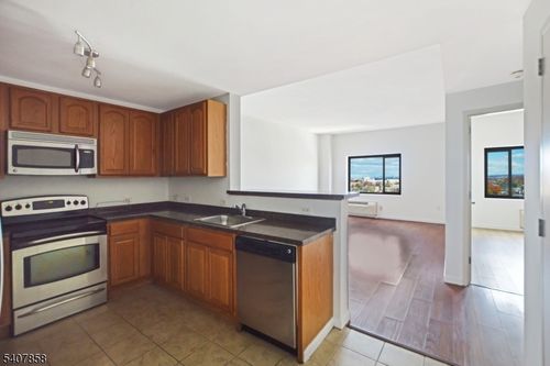 apt-1203-1 Carriage City Plz, Rahway, NJ, 07065-5186 | Card Image