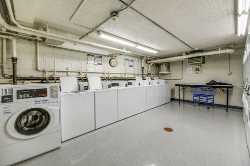 14b-2700 N Hampden Ct, Chicago, IL, 60614-1663 | Card Image