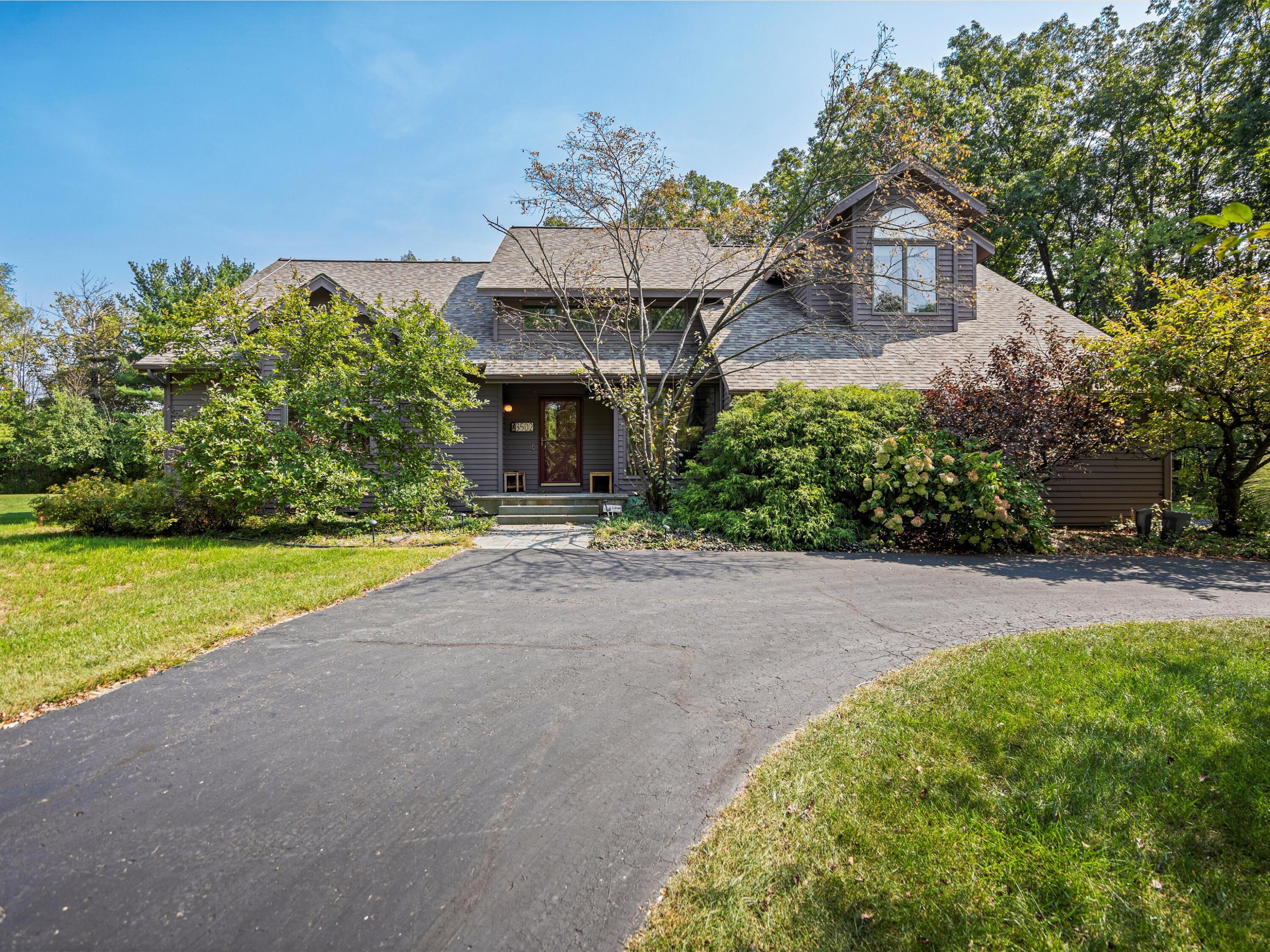 Barton Farm Dr, Ann Arbor, MI 48105