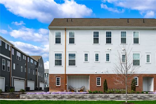 800 Gillian Ln, Cranberry Twp, PA, 16066-7944 | Card Image