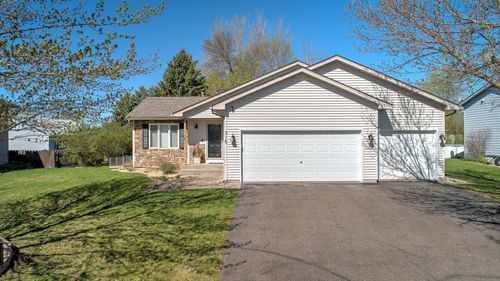 715 Village Green Ln, Mora, MN, 55051-1153 | Card Image