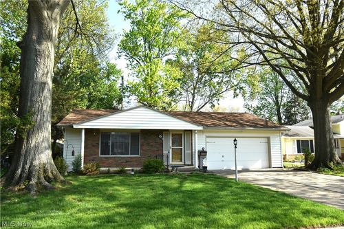 24354 S Oxford Oval, North Olmsted, OH, 44070-1317 | Card Image