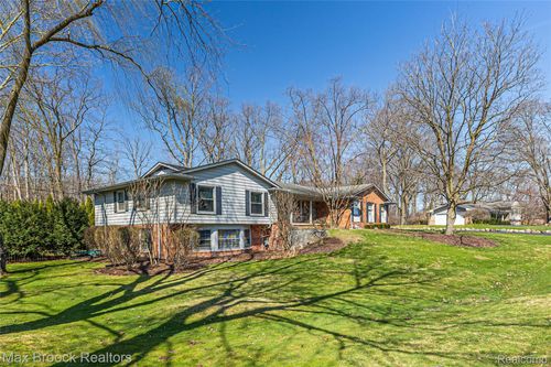 3610 Larkwood Ct, Bloomfield Hills, MI, 48302-1540 | Card Image