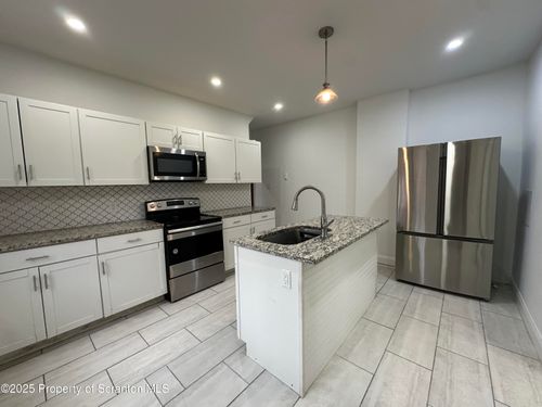 5 Robert St, Nanticoke, PA, 18634-2009 | Card Image