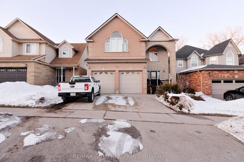 230 Doon Mills Dr, Kitchener, ON, N2P2R8 | Card Image