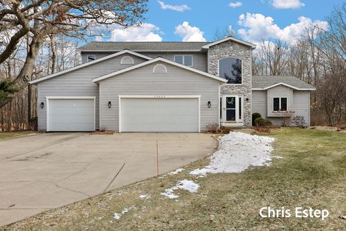 19059 Sioux Dr, Spring Lake, MI, 49456-9749 | Card Image