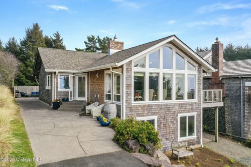 723 Oak St, Cannon Beach, OR, 97110-3134 | Card Image