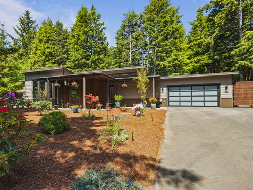 1020 Nw Terrace St, Waldport, OR, 97394-3204 | Card Image