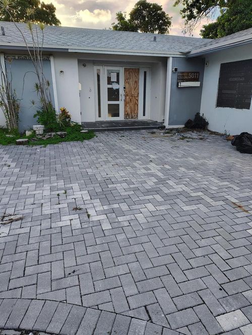 5011 Sago Palm Cir, Tamarac, FL, 33319-3152 | Card Image