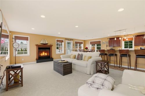 42 Lewis Ave, Tiverton, RI, 02878-4222 | Card Image