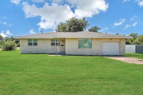 1421 B St, Snyder, OK, 73566-3021 | Card Image