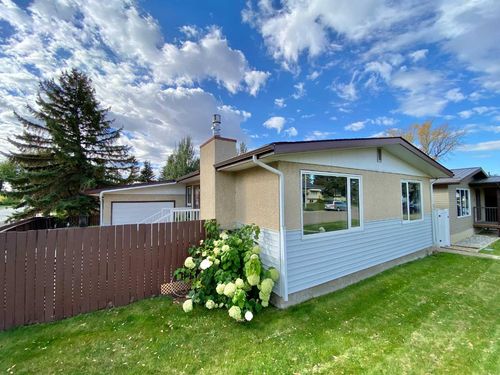 3 Lake Bevan Dr E, Brooks, AB, T1R0L3 | Card Image
