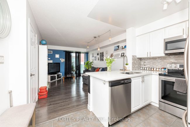 1101 - 9 Michael Power Pl, Condo with 2 bedrooms, 2 bathrooms and null parking in Etobicoke ON | Image 7